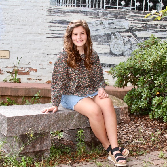 Meet your Posher, Noelle - Picture 1 of 3